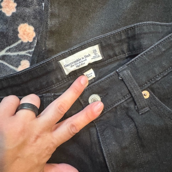 Abercrombie & Fitch Women's Black Straight Leg Jeans - Picture 2 of 2
